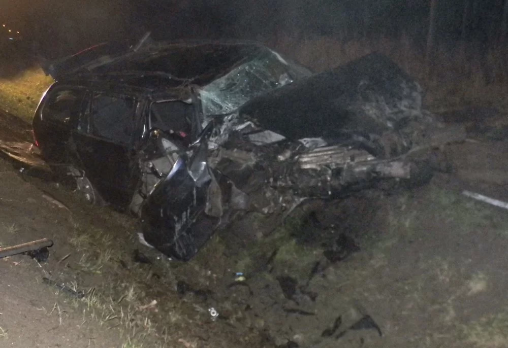 Nietrzeźwy kierowca rozbił auto i wjechał do rowu