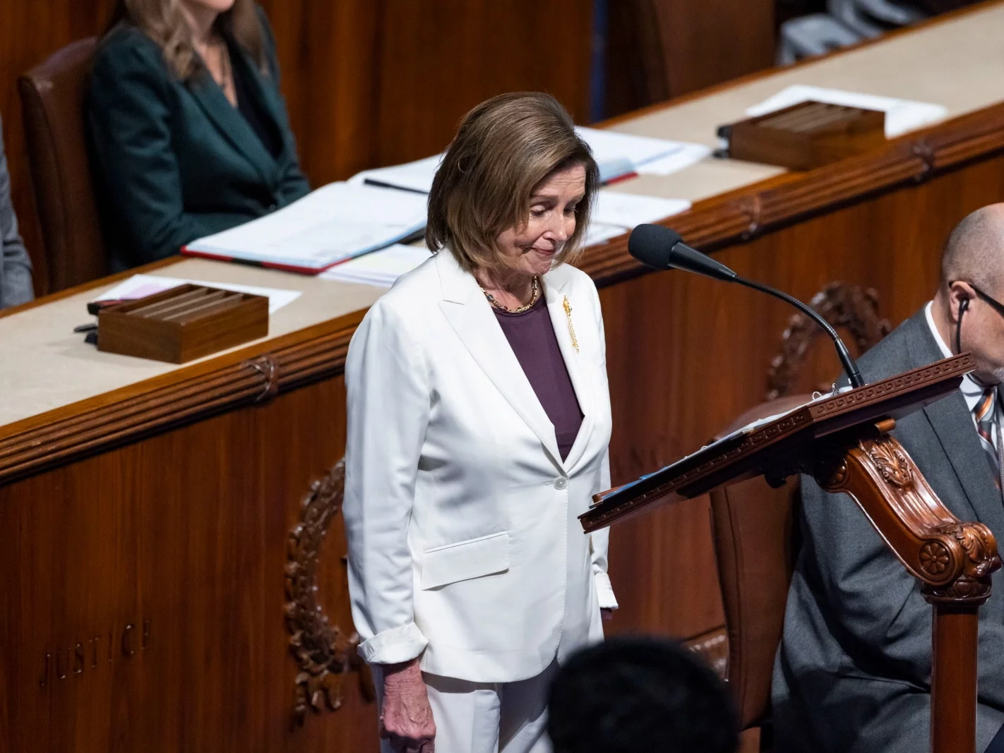 Nancy Pelosi rezygnuje