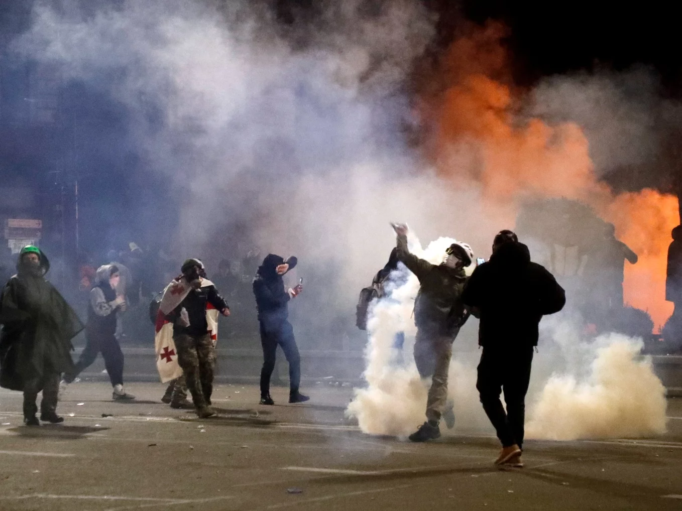 Protestujący w Tbilisi