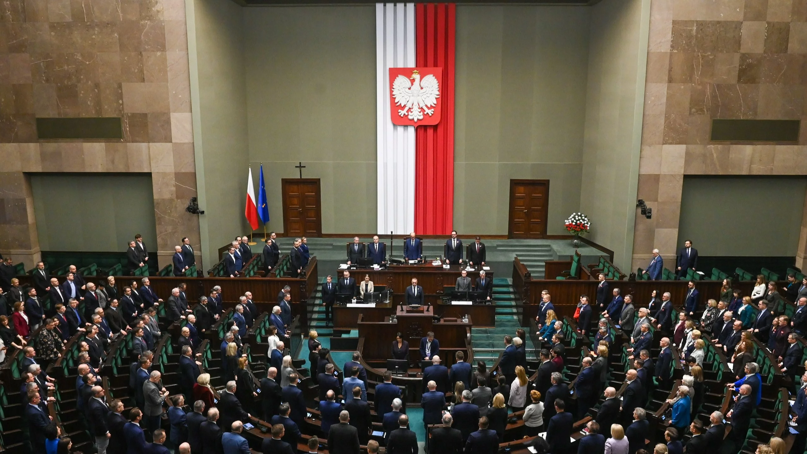 Napięcie przed świętami. Sejm rusza z pakietem ustaw, które dzielą Polaków