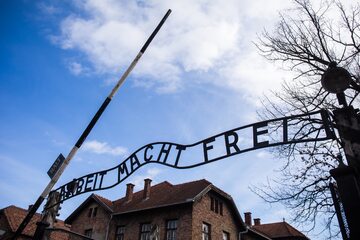 Napis na bramie w Auschwitz