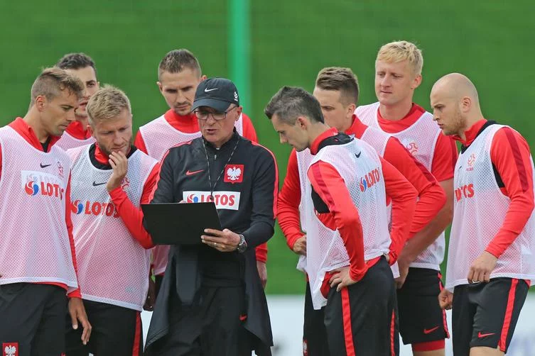 Adam Nawałka z piłkarzami