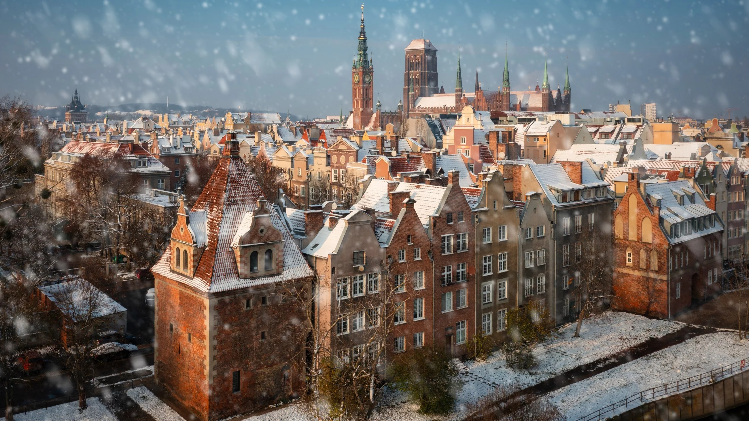 Nawet 20 stopni, a potem już tylko chłodniej. Wiemy, kiedy spadnie śnieg