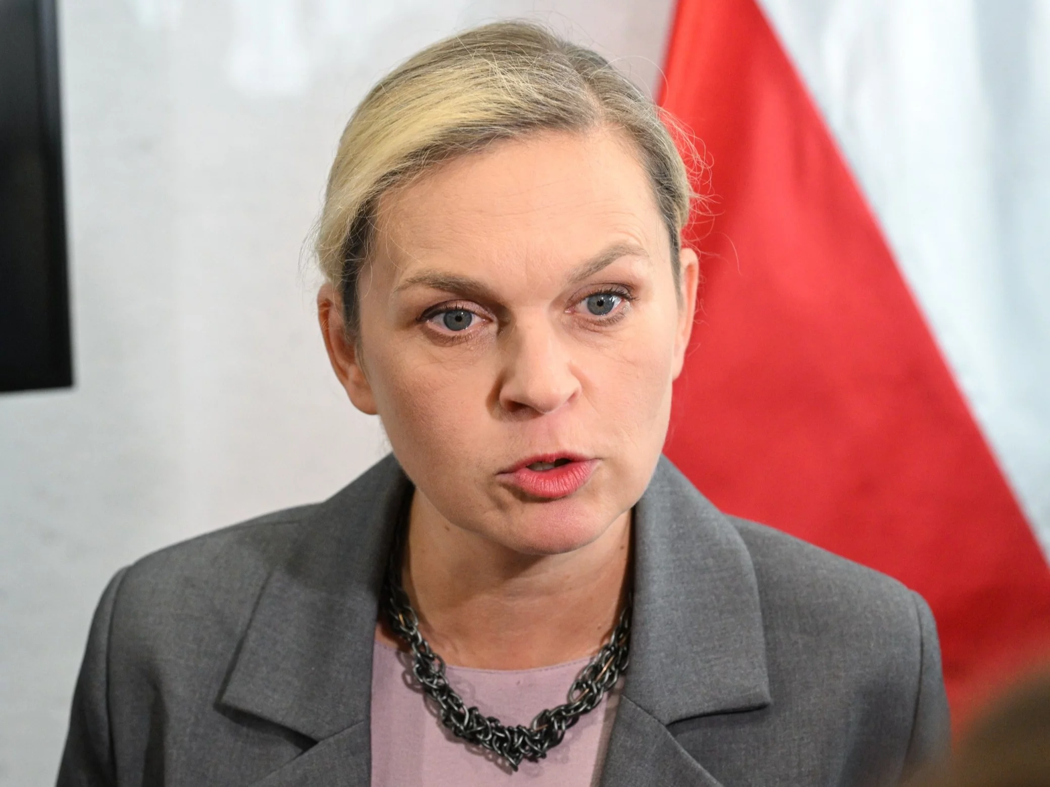 Nawrocki wypisał syna z edukacji zdrowotnej. Nowacka nie przebiera w słowach