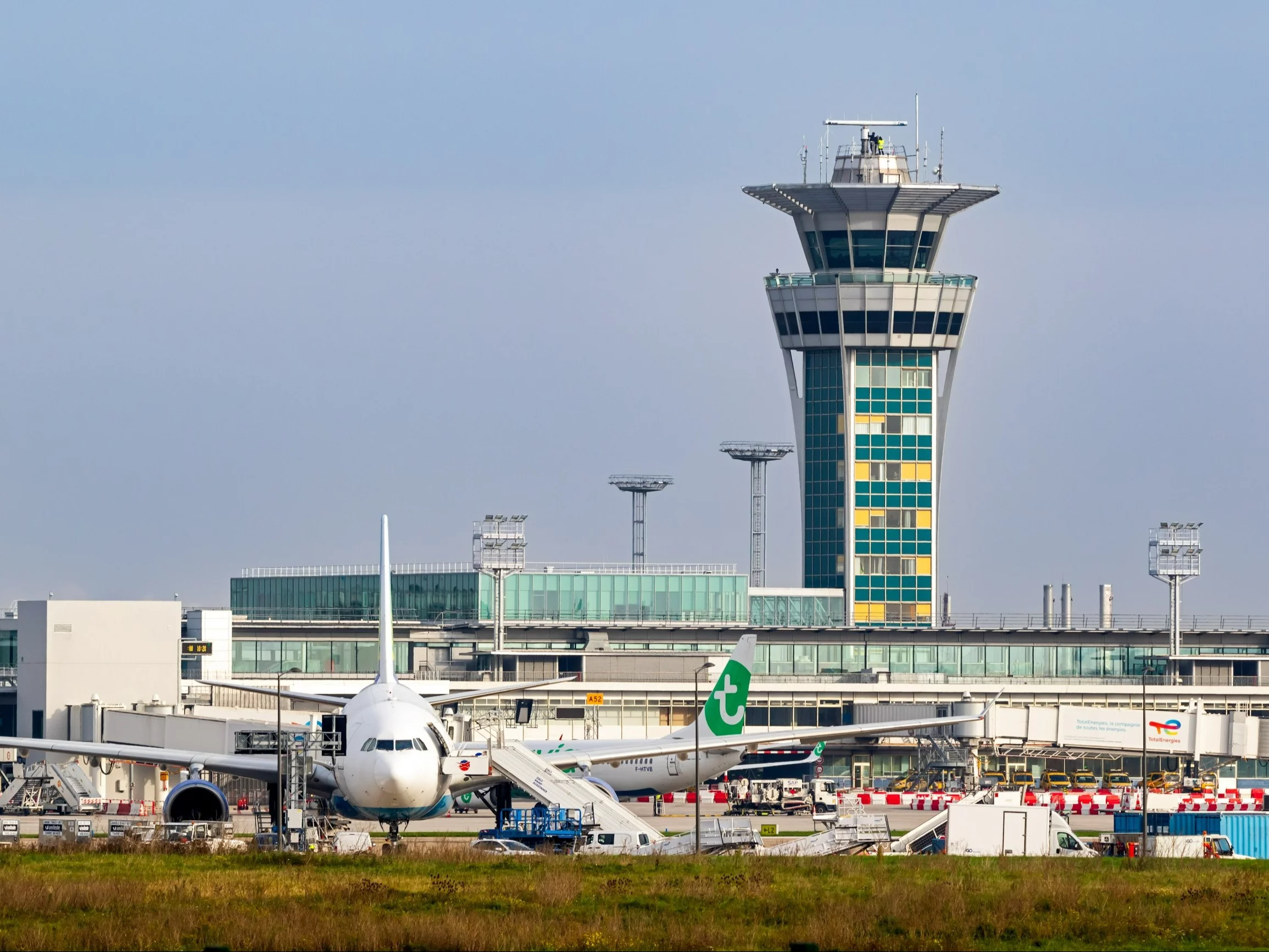 Wieża kontroli lotów na lotnisku Paryż-Orly