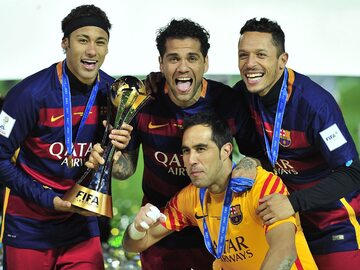 Neymar, Dani Alves, Adriano Correia i Claudio Bravo w 2015 roku