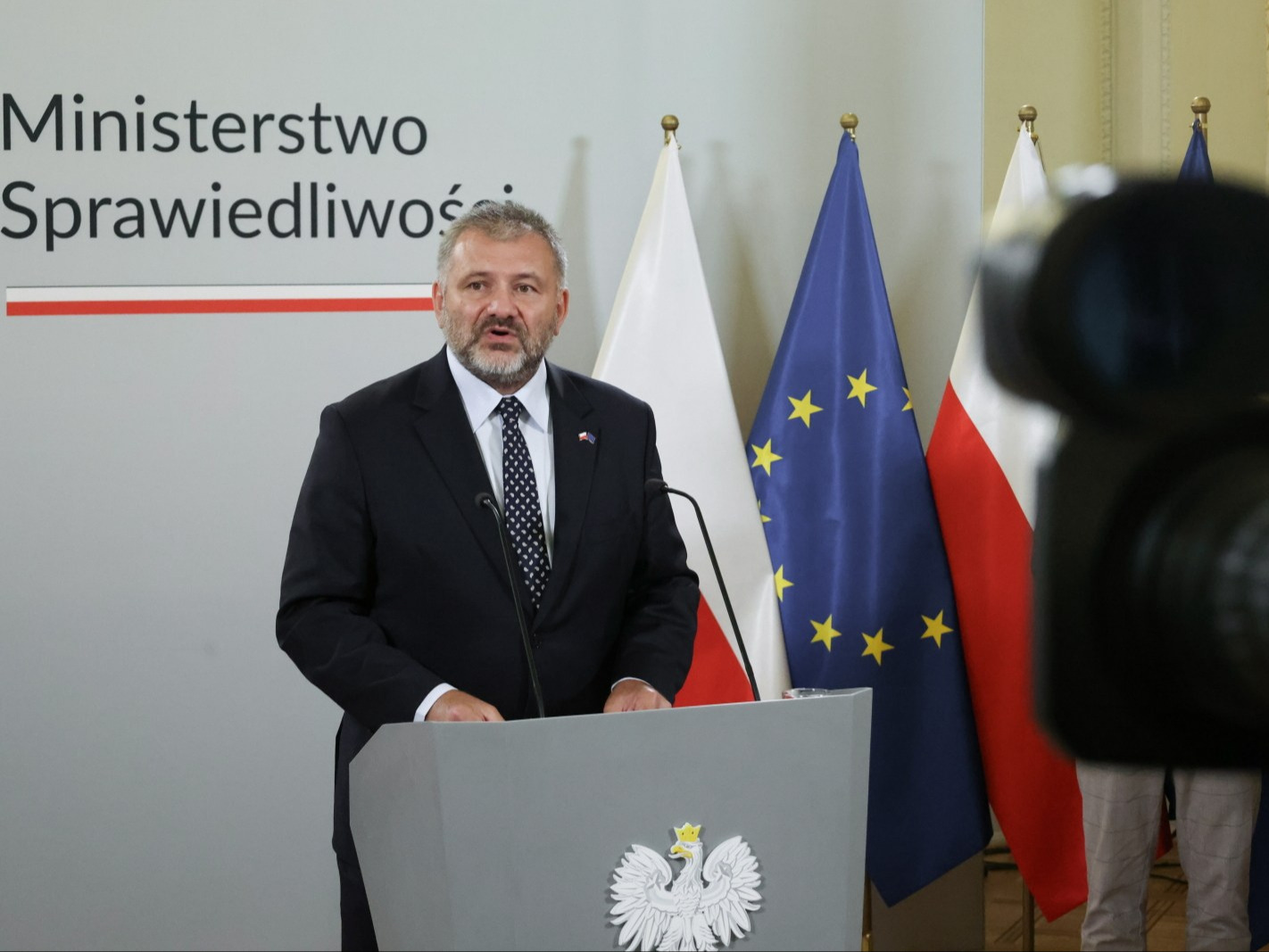 „Nie bawi się w tańcu”. Komentarze po decyzjach nowego ministra sprawiedliwości