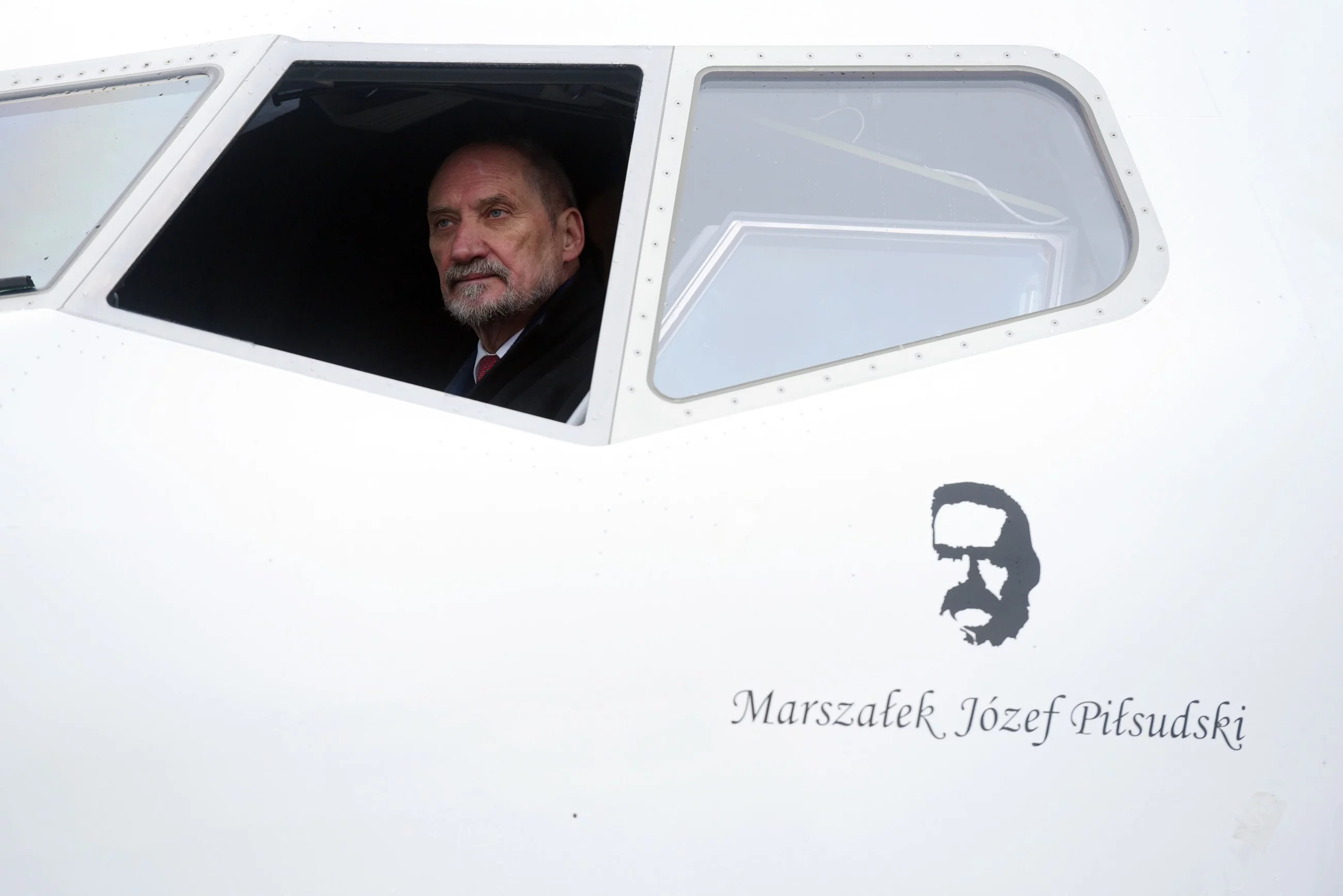 Antoni Macierewicz w nowym boeingu