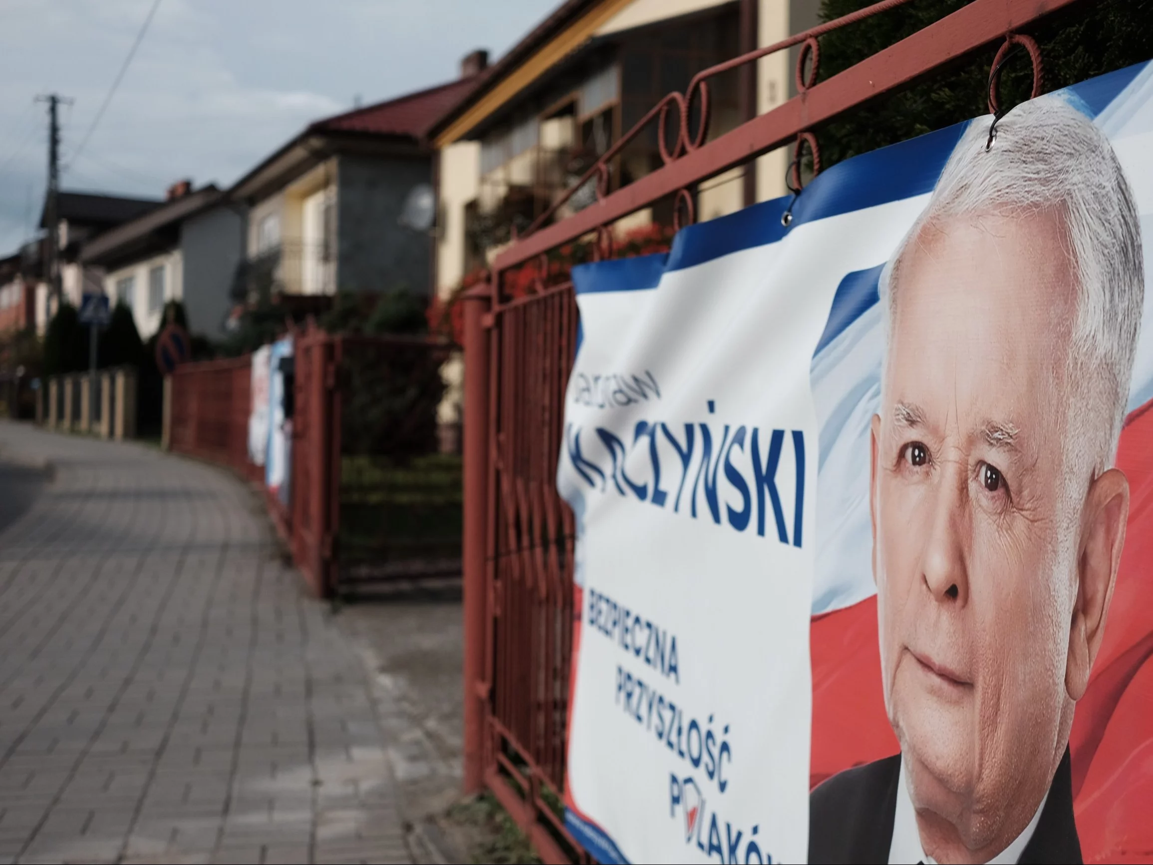 Plakat Jarosława Kaczyńskiego w Osieku