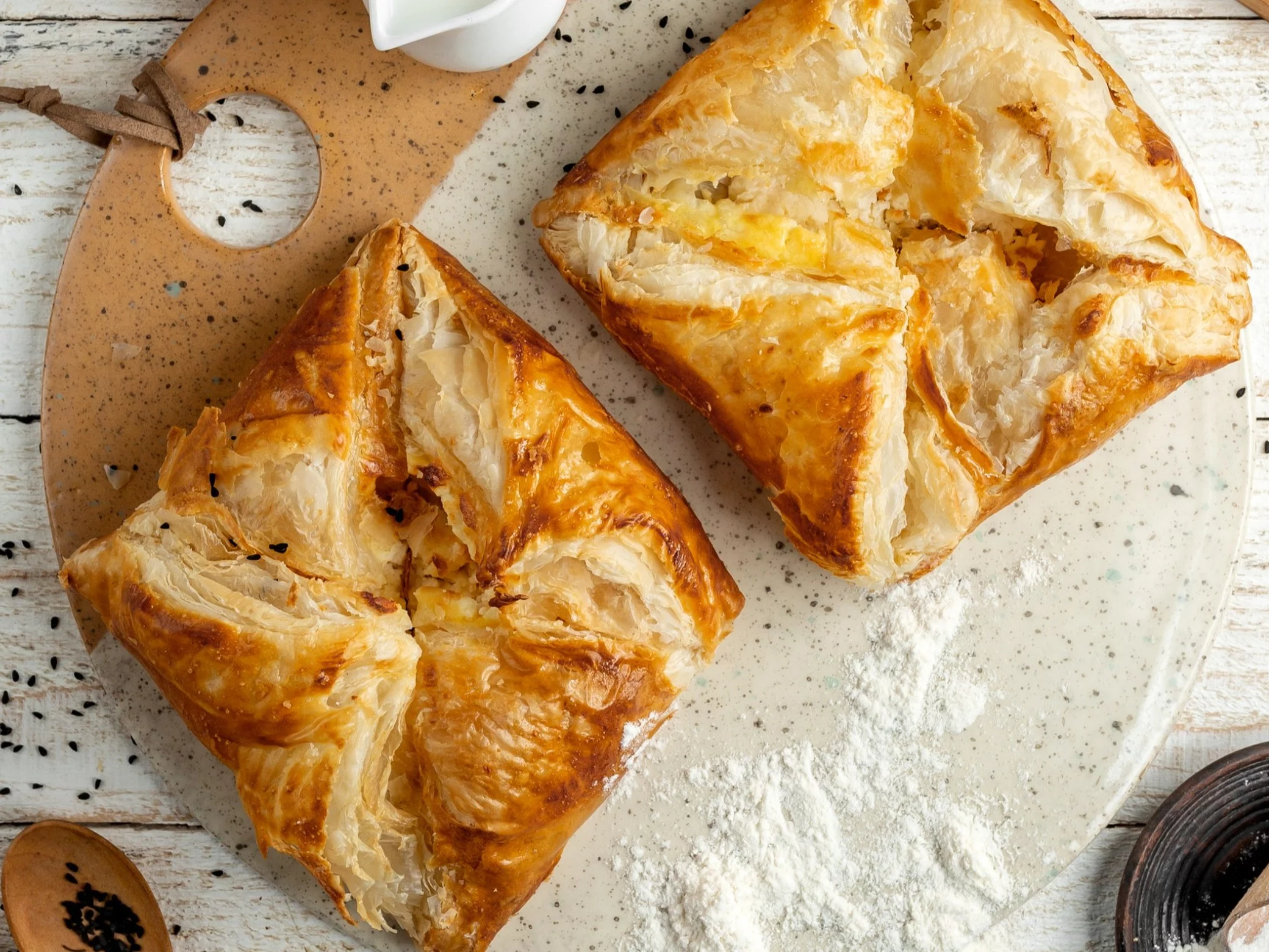 Nie masz czasu? Zrób tę przekąskę z ciasta francuskiego i zaskocz wszystkich. Gotowa w 30 minut