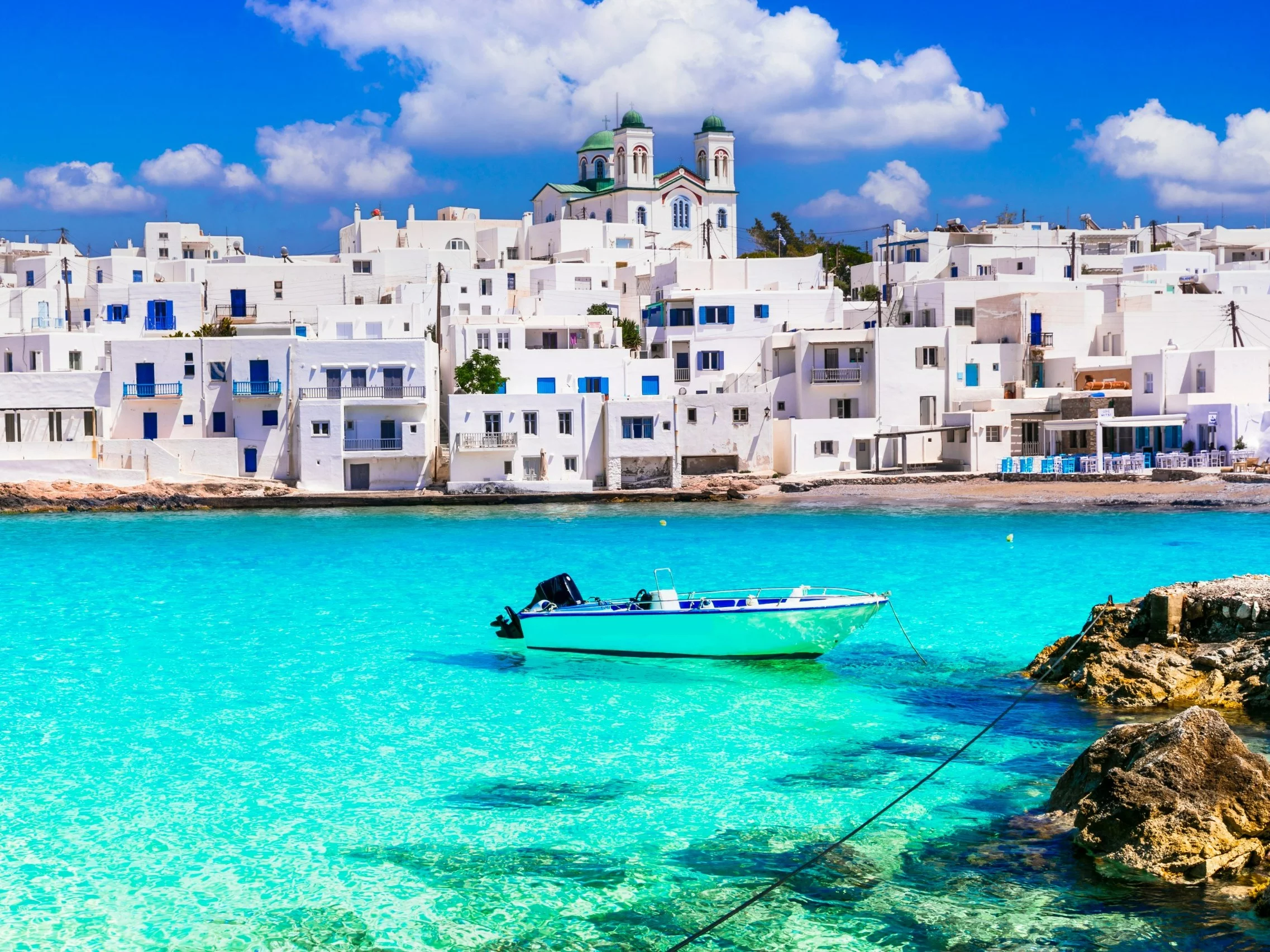 Nowe Mykonos i Santorini w jednym. Grecka wyspa hitem wśród turystów