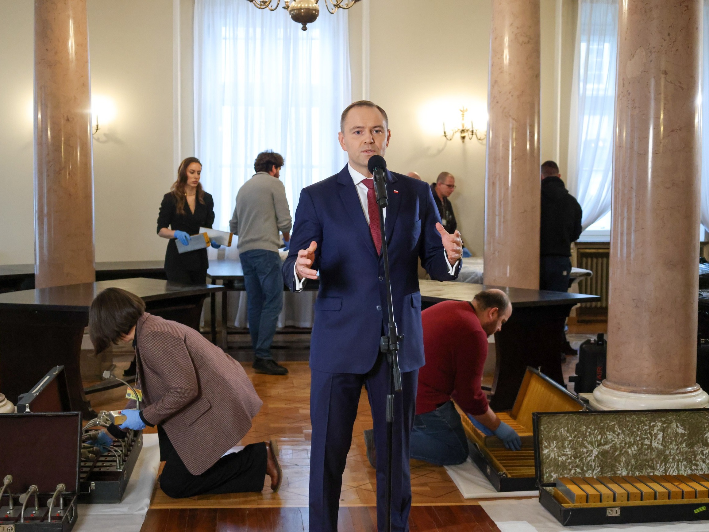 Nie Nawrocki, tylko Duda? Nowe informacje ws. usunięcia Okrągłego Stołu – Wprost Nie Nawrocki, tylko Duda? Nowe informacje ws. usunięcia Okrągłego Stołu – Wprost