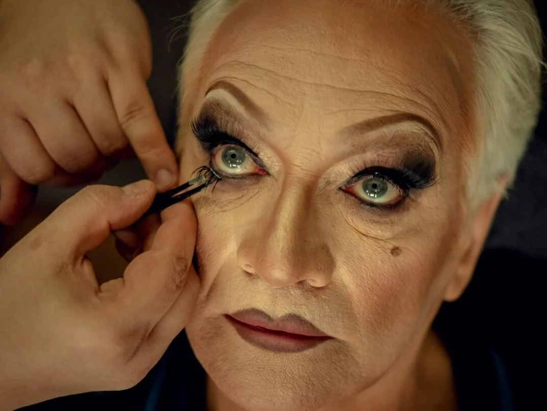 Andrzej Seweryn w produkcji Netflixa wcielił się w postać drag queen