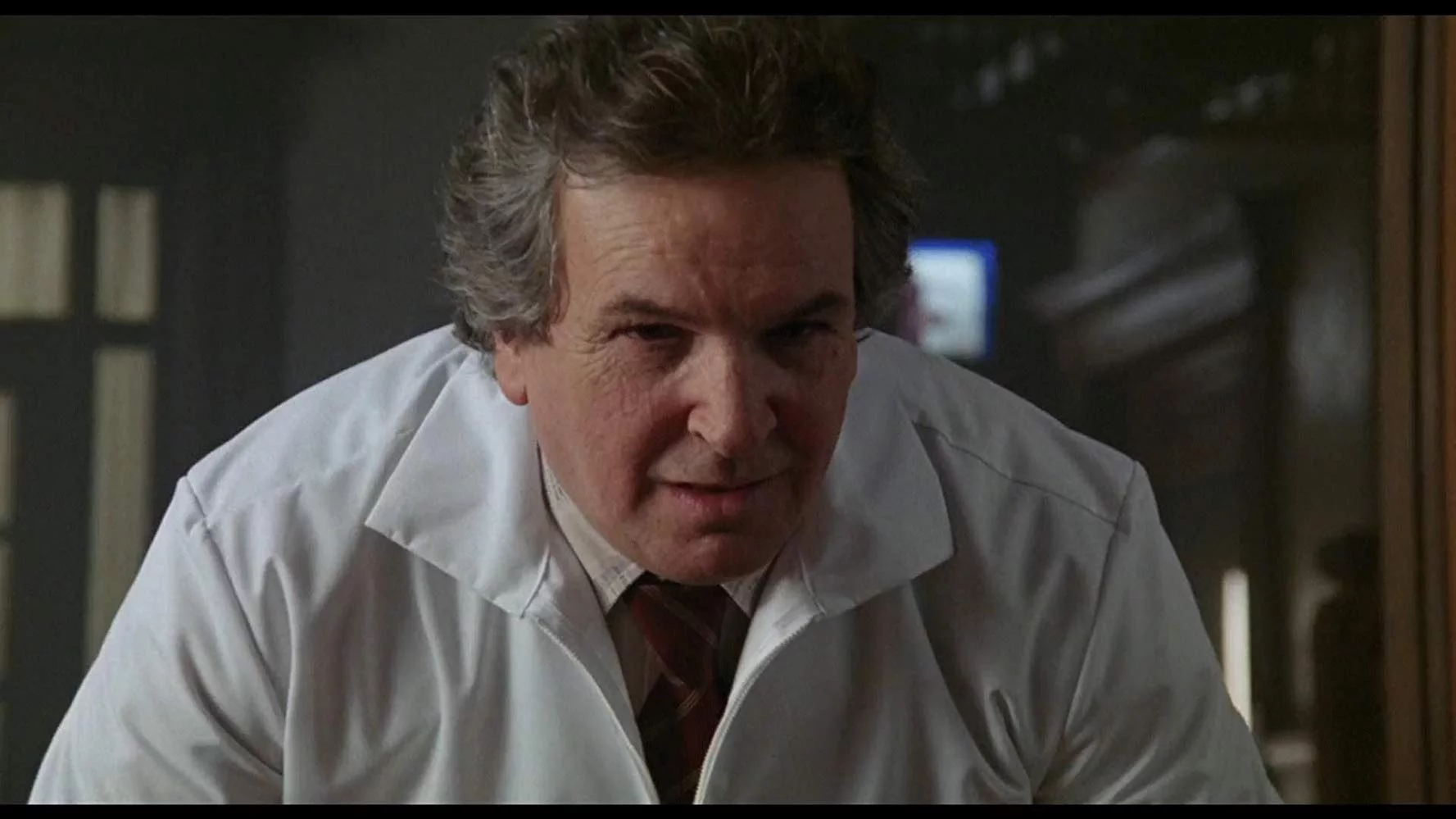 Danny Aiello w filmie  „Drabina Jakubowa” (1990)