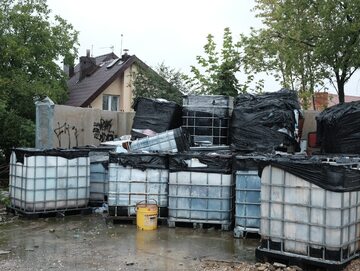 Niebezpieczne odpady na terenie szpitala MSWiA w Kielcach