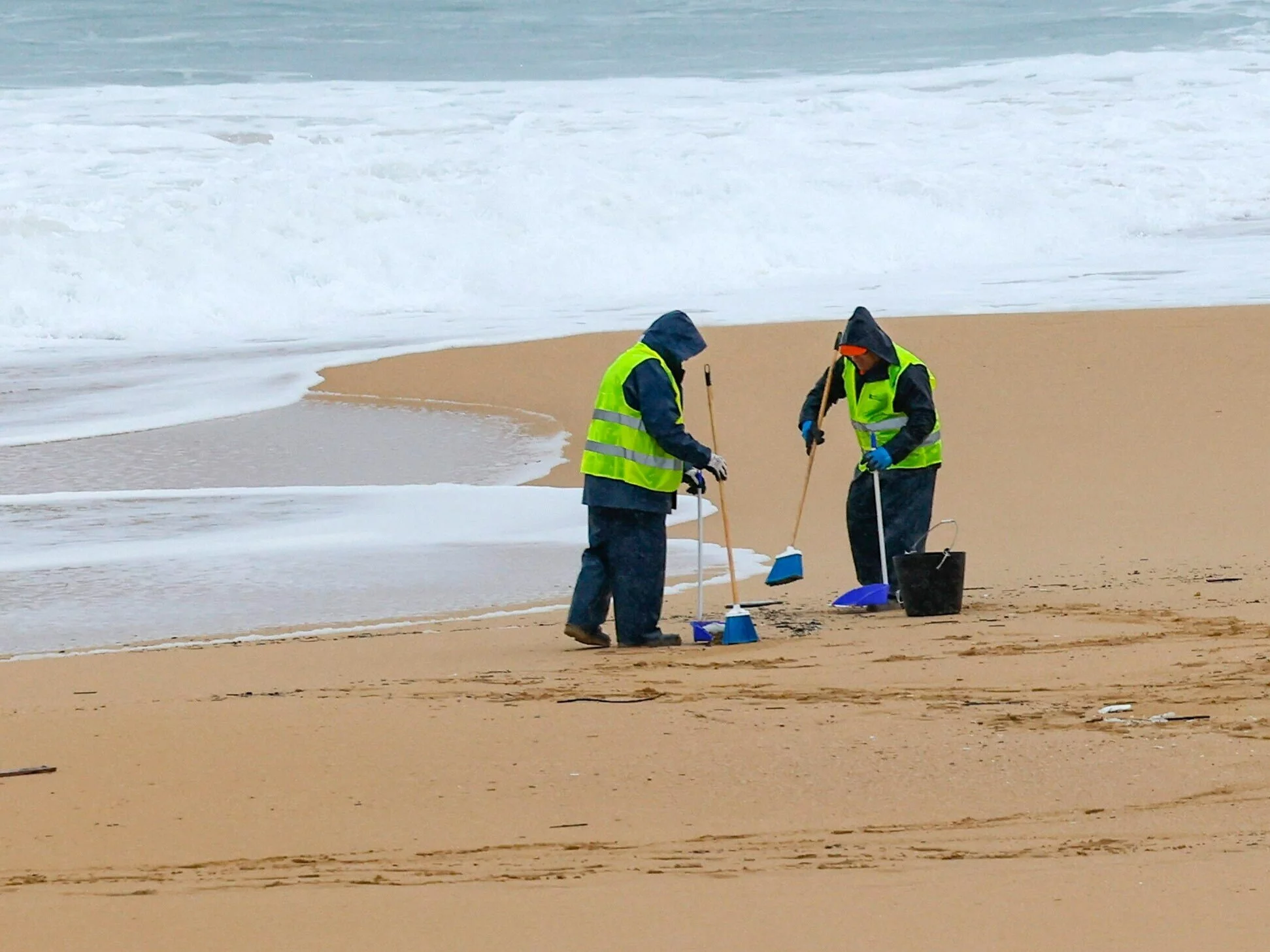 Plastik na plażach w Hiszpanii