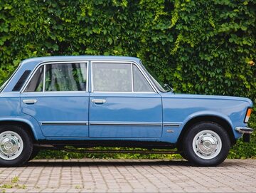 Niebieski Fiat 125p