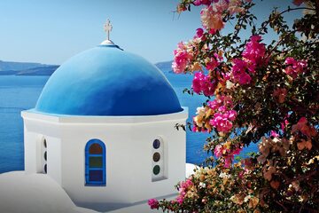 Niebiesko-biały kościół na wyspie Santorini