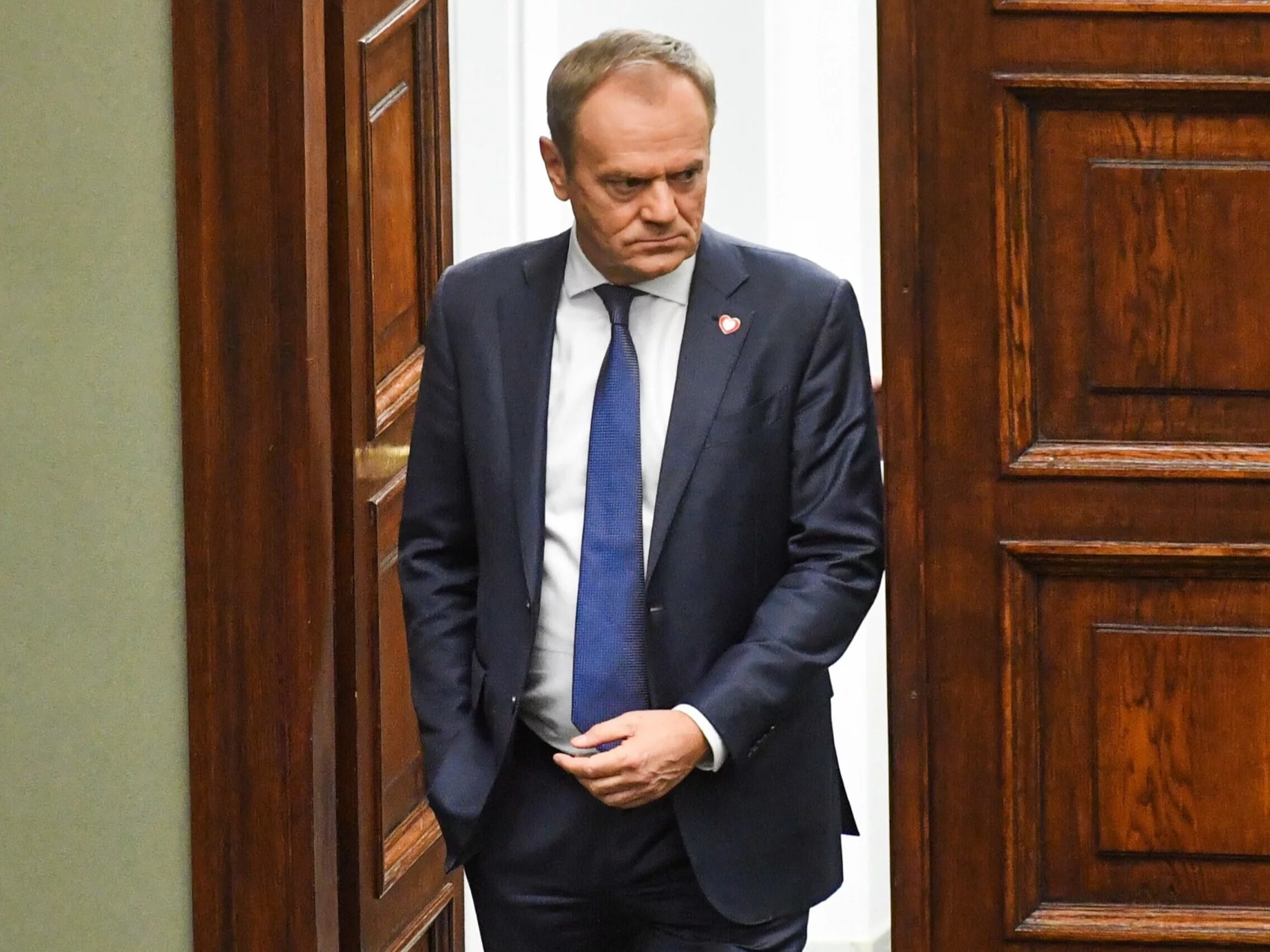 Niedyskrecje parlamentarne: Nieodwracalne zużycie Donalda Tuska. Bosak walczy o przywództwo