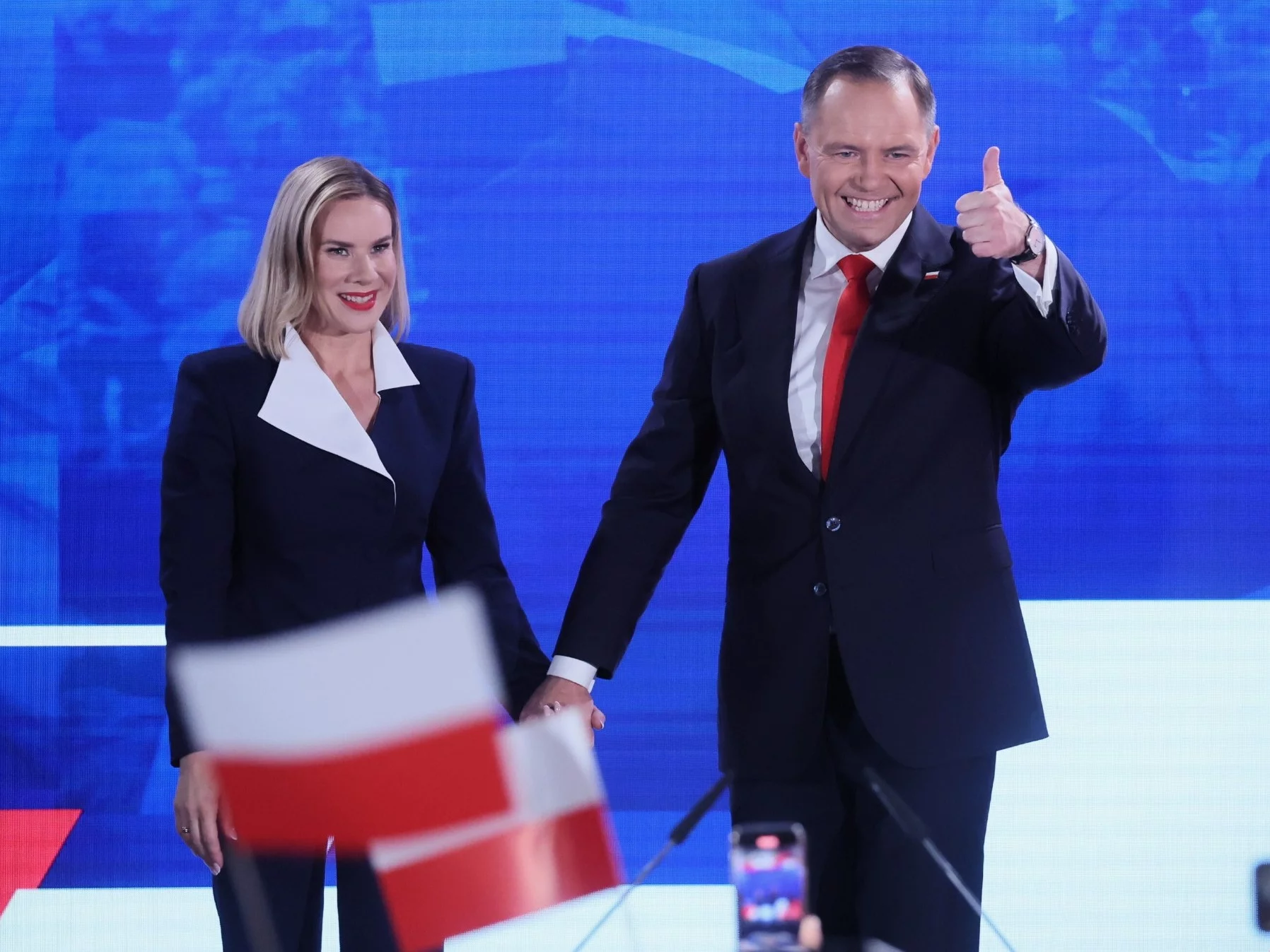 Karol Nawrocki z żoną Martą w swoim sztabie wyborczym