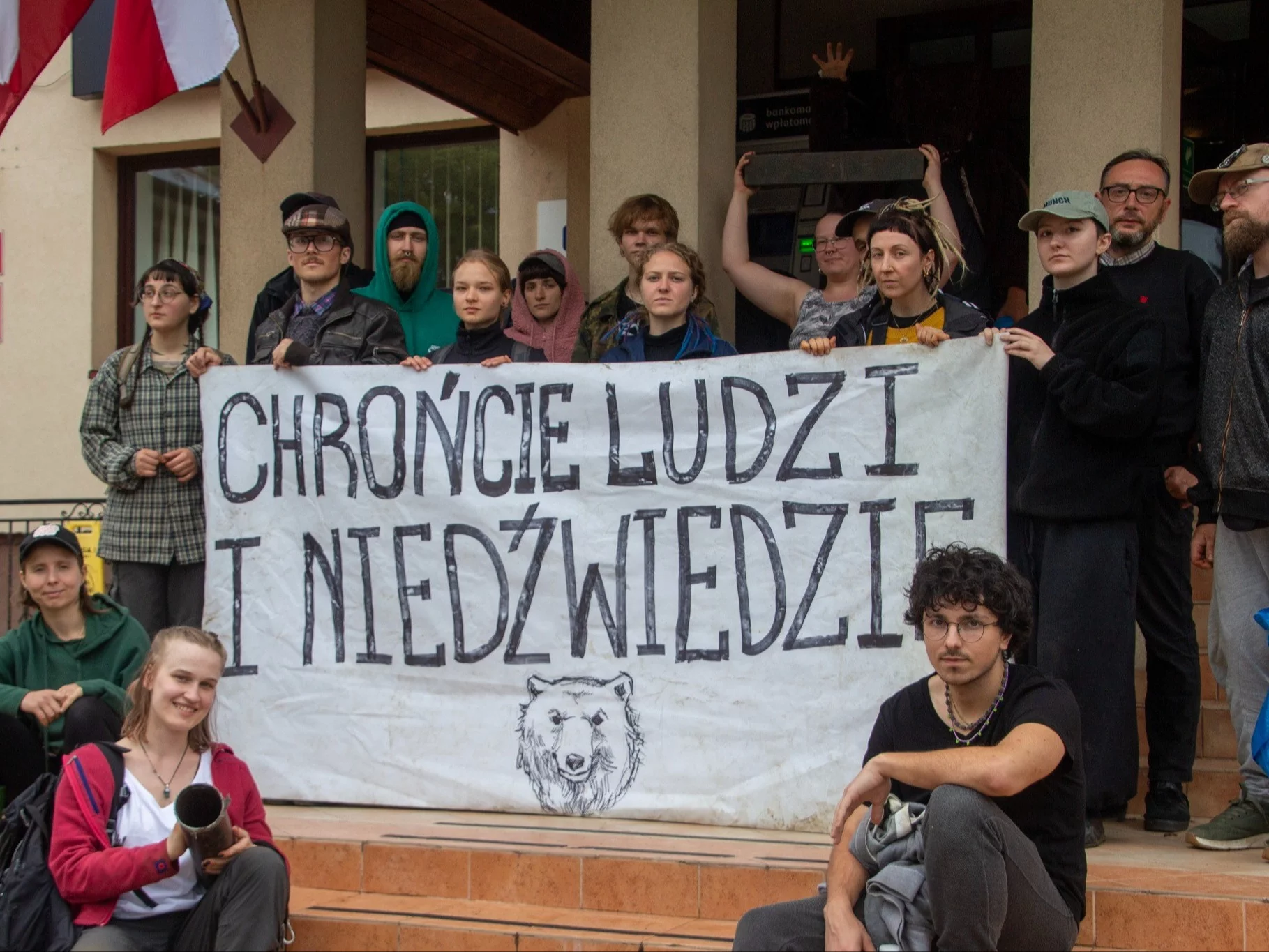 Protest pod budynkiem Gminy Cisna