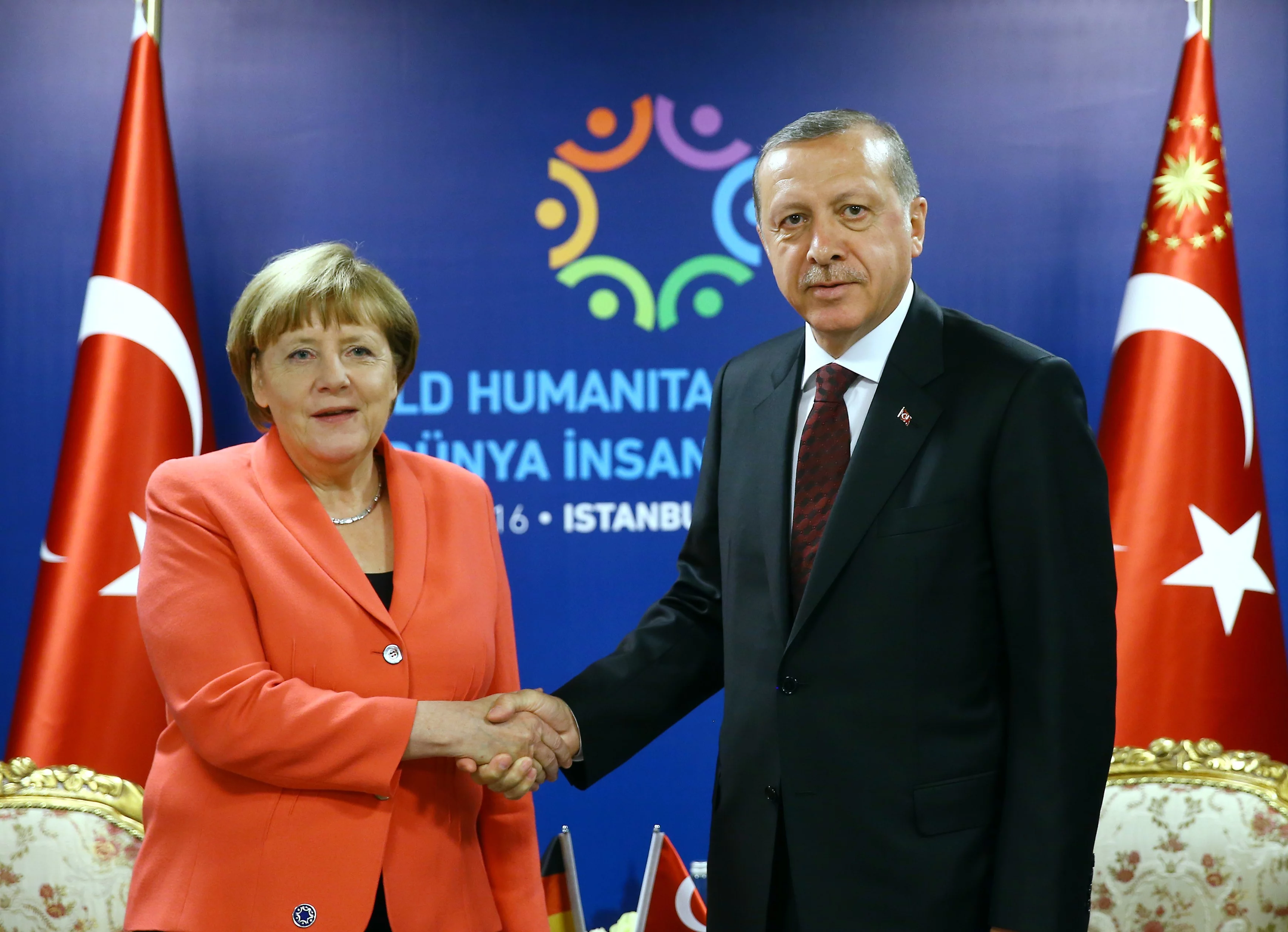 Angela Merkel i Recep Erdogan podczas Szczytu Humanitarnego w Turcji