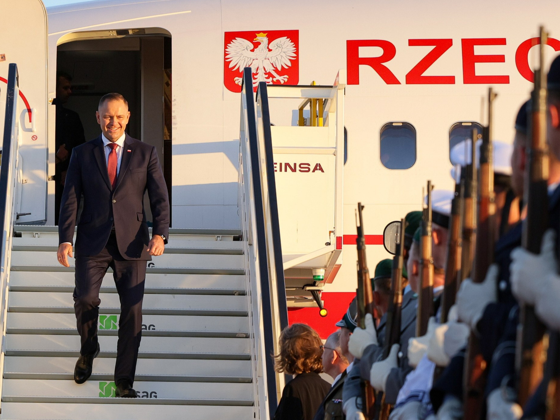 Niemcy drwią z Nawrockiego. „Posłaniec ze starym rachunkiem”