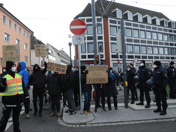 Niemcy. Protesty przeciwko obostrzeniom koronawirusowym, zdjęcie ilustracyjne