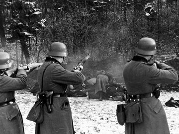 Niemcy rozstrzeliwują polskich cywilów w Bochni w grudniu 1939 r.