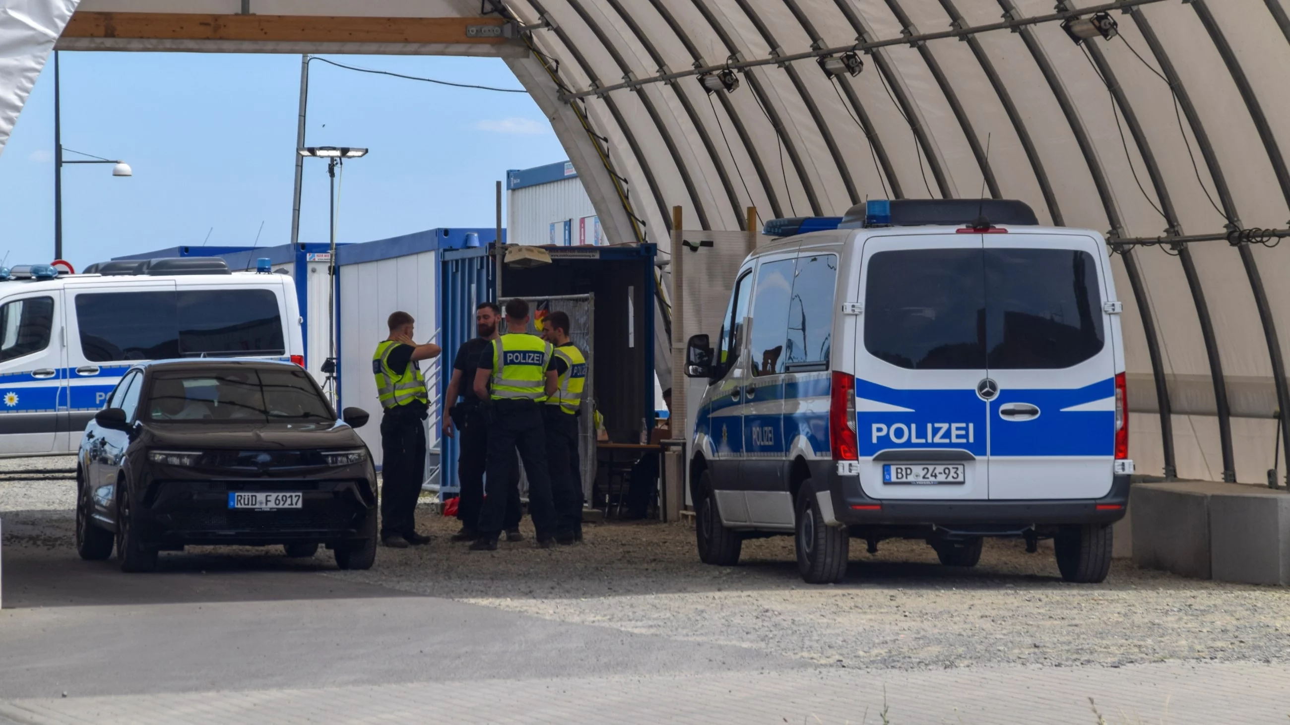 Przejście graniczne niemieckiej Policji Federalnej na granicy niemiecko-polskiej we Frankfurcie (Odra)
