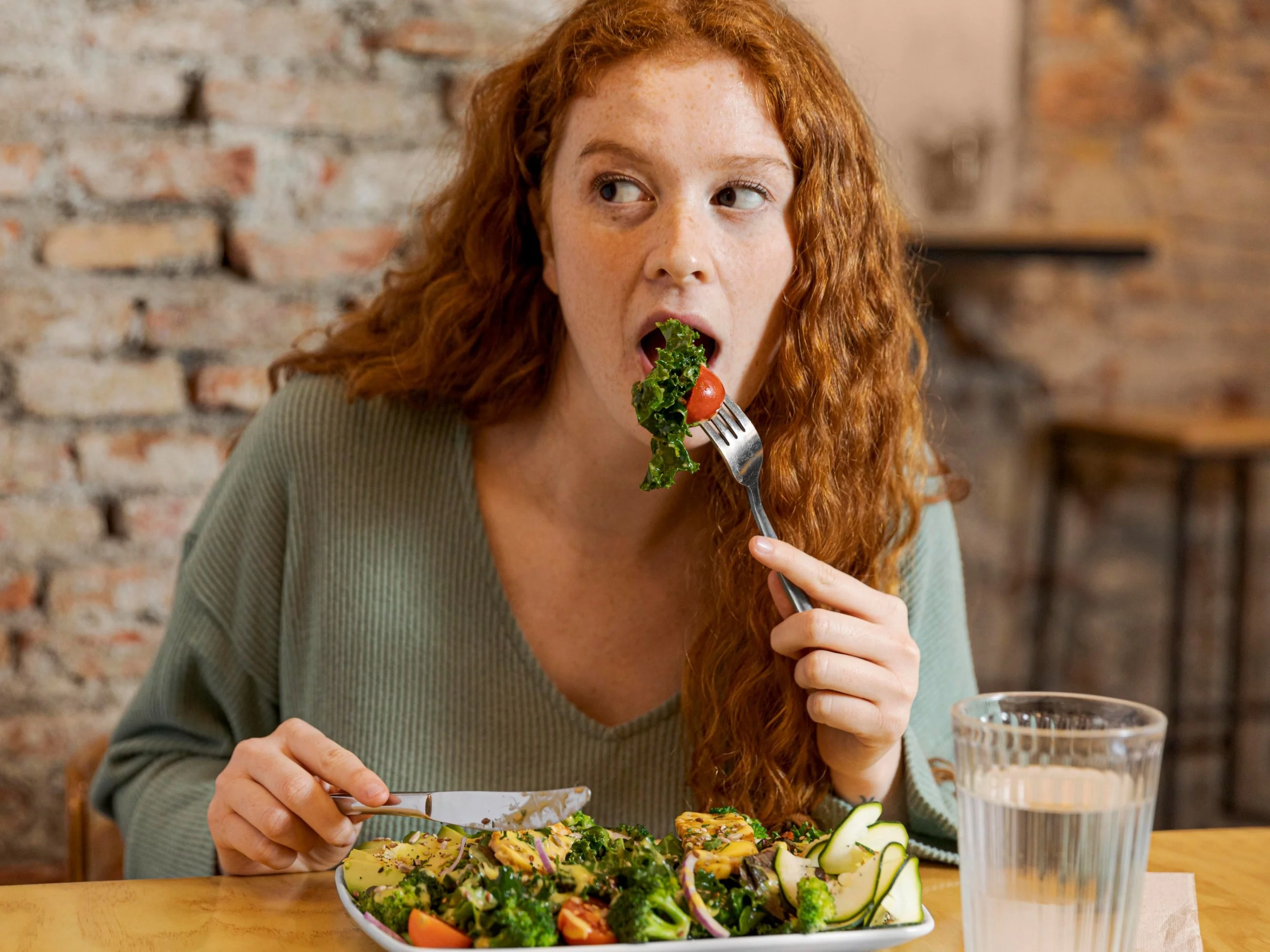 Ciągle jesteś głodny? Specjalista podaje 3 zaskakujące przyczyny. Sprawdź, czy dotyczą ciebie