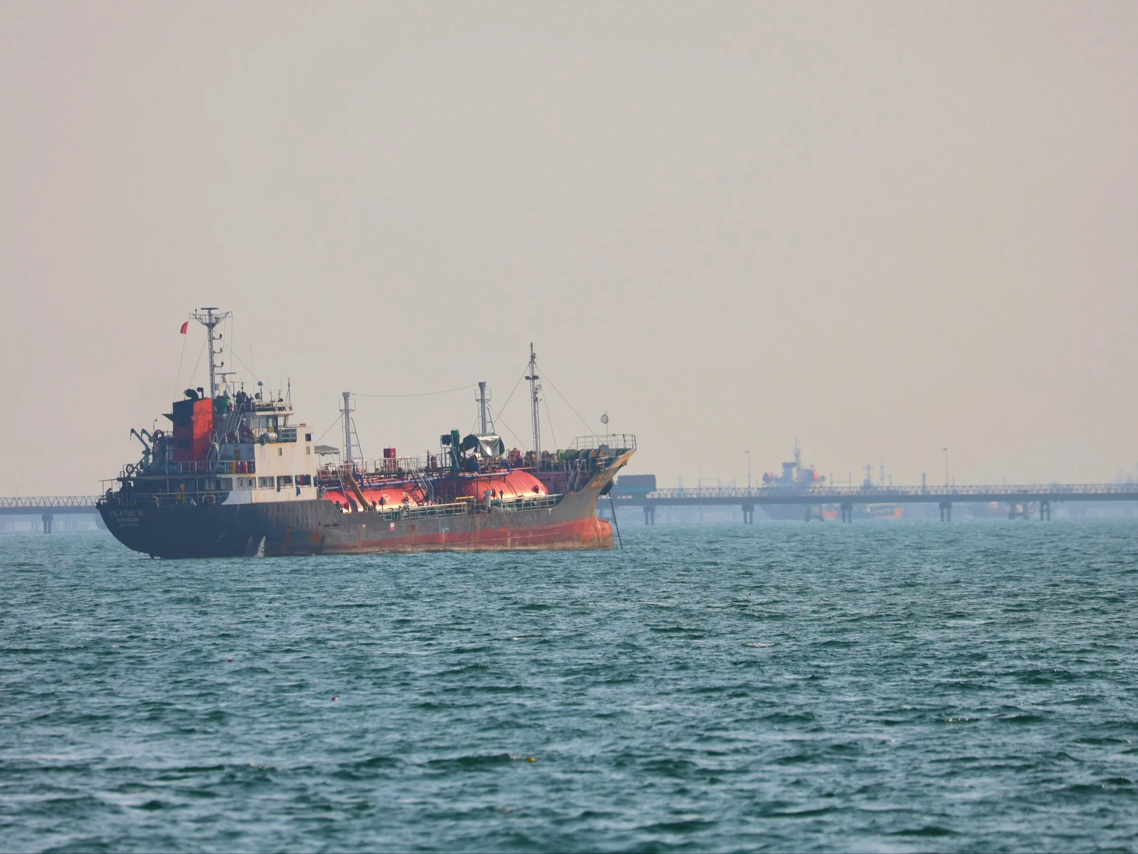 Cieśnina Ormuz. Statek handlowy – zdjęcie ilustracyjne