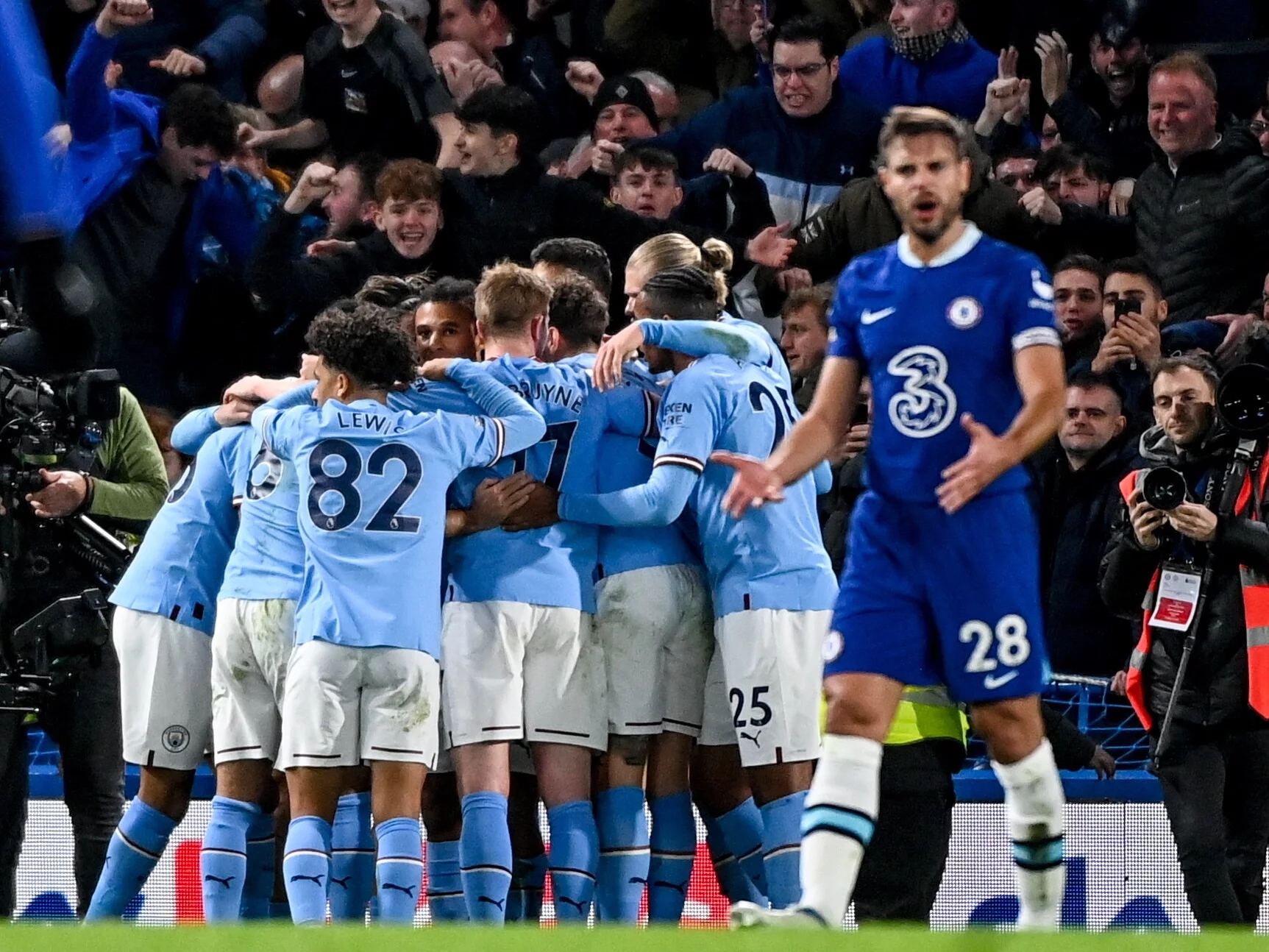 Chelsea – Manchester City. Na pierwszym planie Cesar Azpilicueta