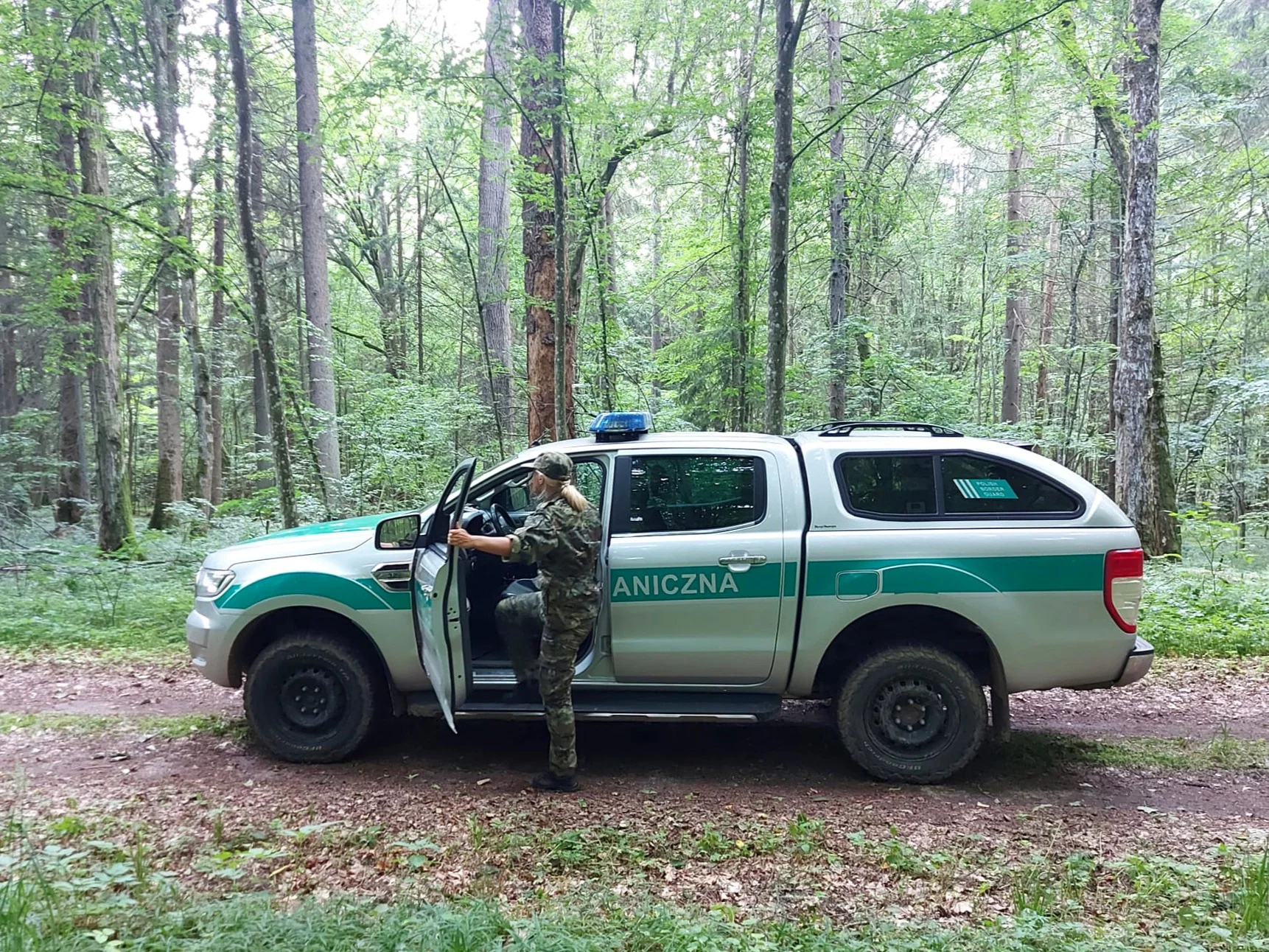 Patrol Straży Granicznej przy granicy polsko-białoruskiej