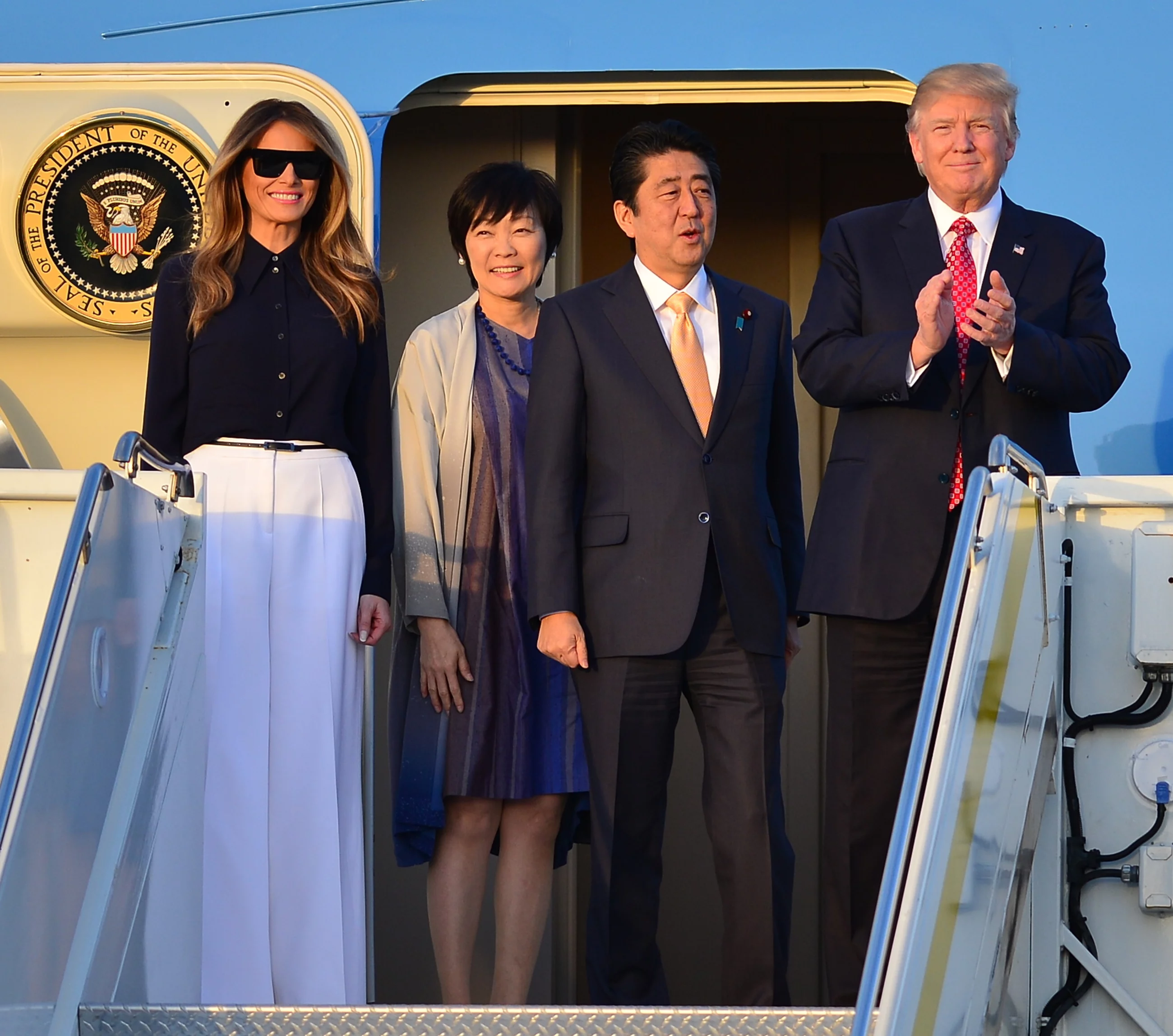 Prezydent USA Donald Trump oraz premier Japonii Shinzo Abe wraz z żonami