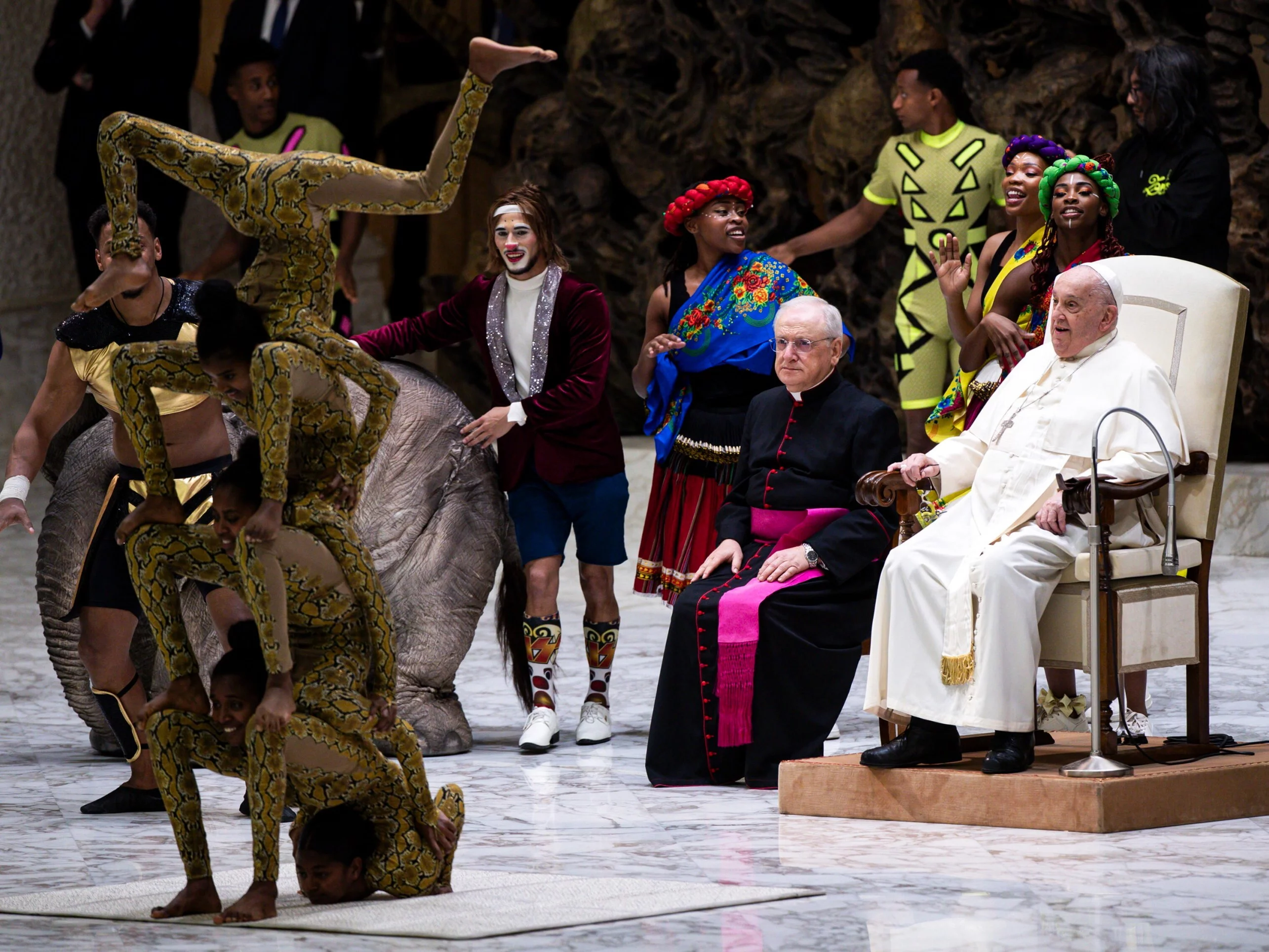 Papież Franciszek podziwia występy cyrkowców