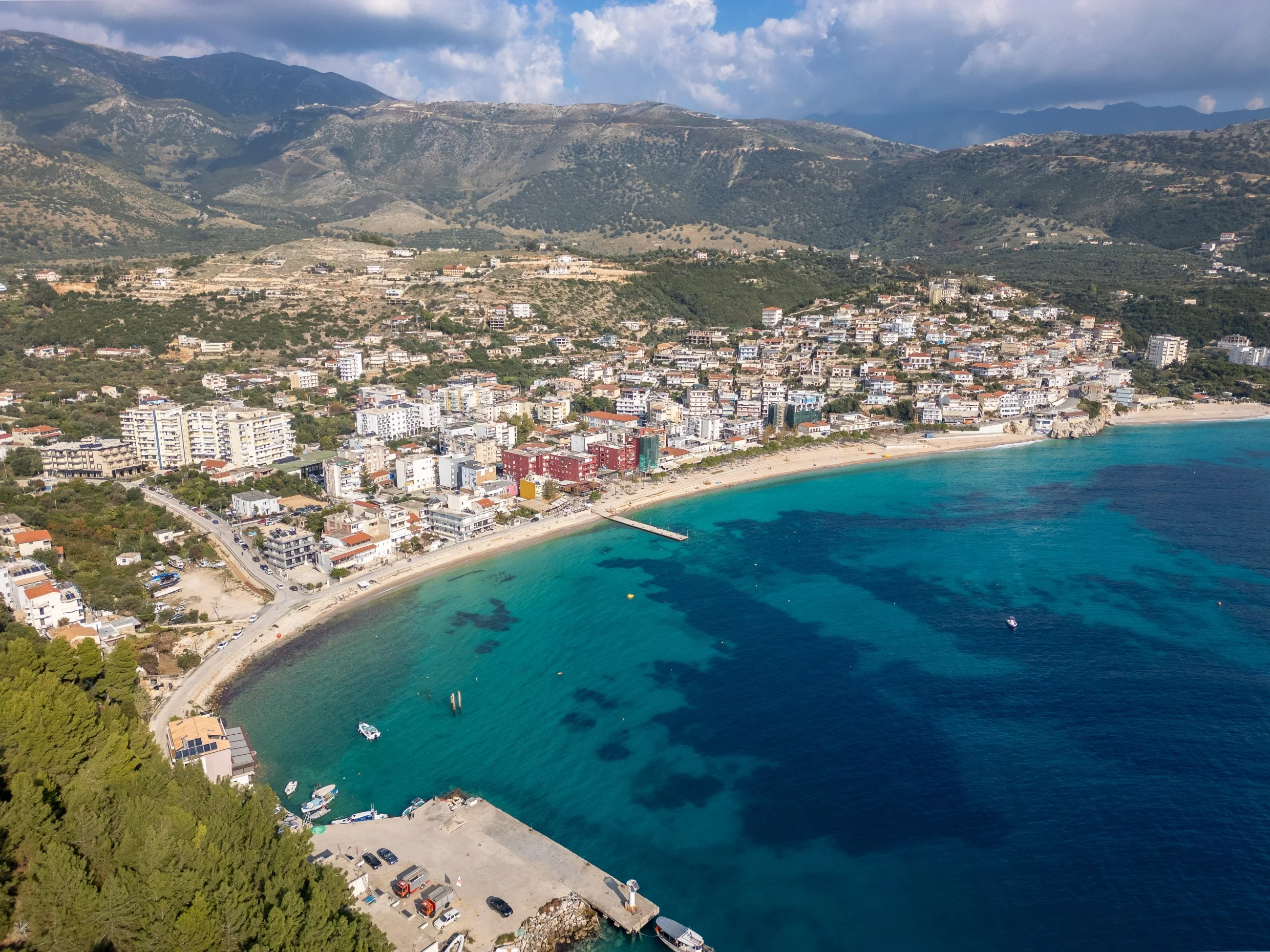 Miasteczko Himare w Albanii
