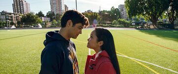 Noah Centineo i Lana Condor w filmie „Do wszystkich chłopców, których kochałam” (2018)