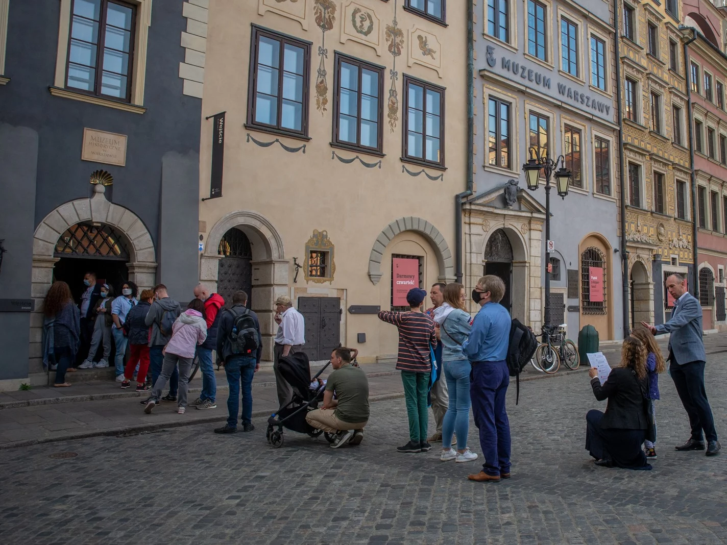 Kolejka do muzeum podczas Nocy Muzeów