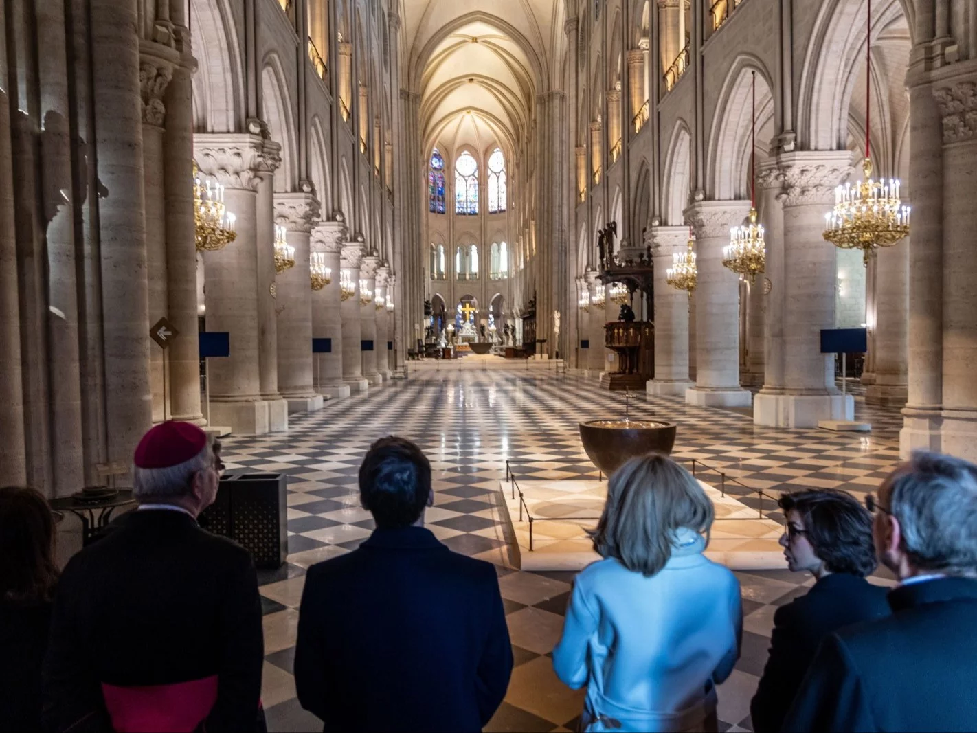 Wnętrze katedry Notre Dame po renowacji