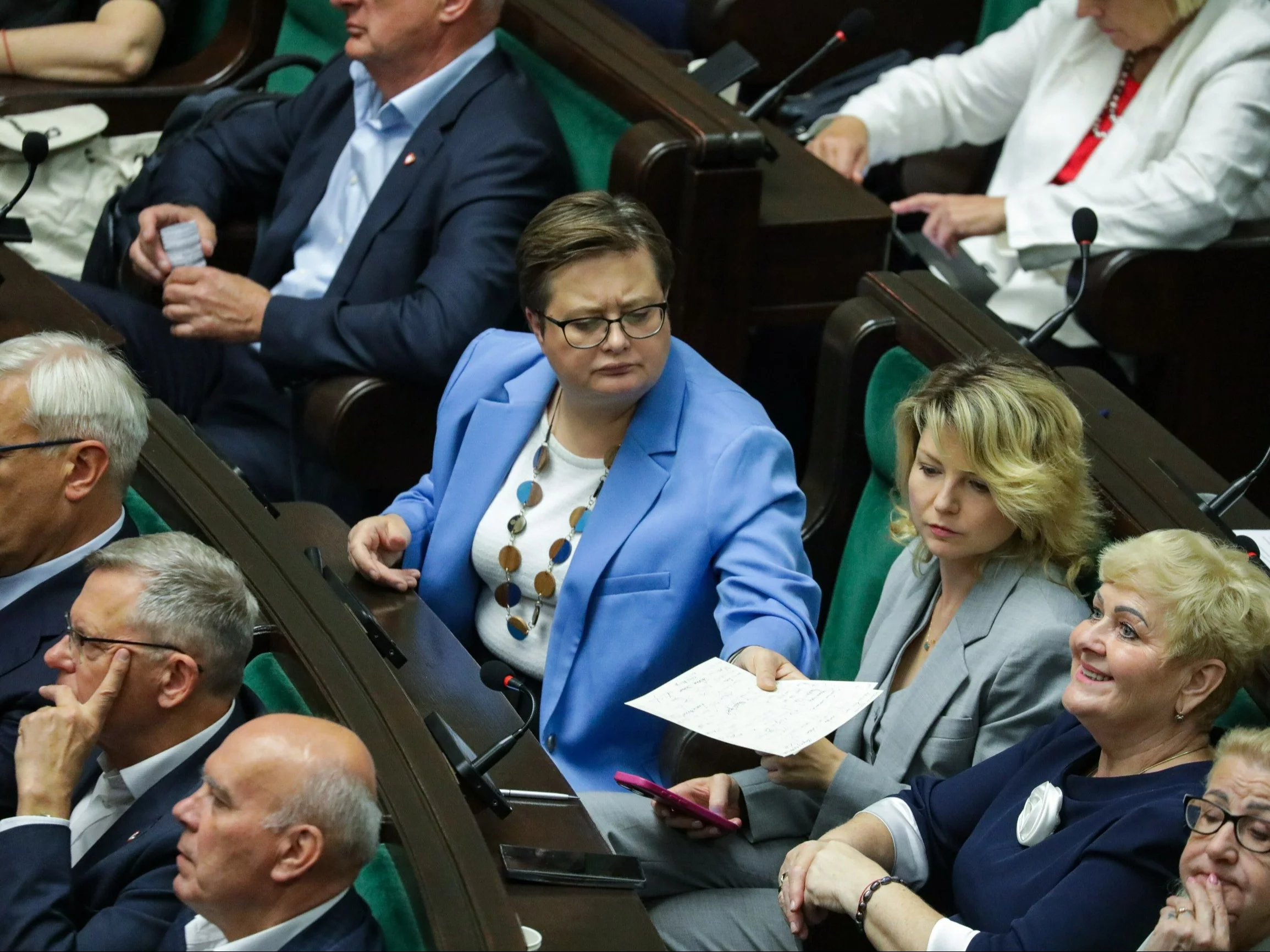 Nowacka liderką w bolesnym sondażu. Wiceszefowa MEN reaguje