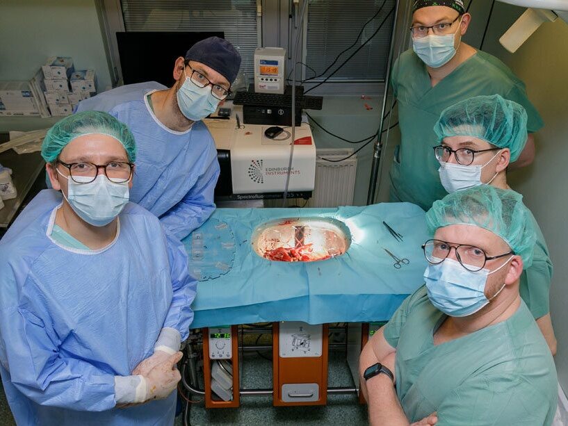 El primer trasplante de este tipo.  El hígado trabajó durante 8 horas en un aparato especial – Zdrowie Wprost