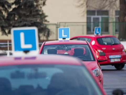 Część pytań z egzaminu na prawo jazdy zostanie odtajniona (fot. MACIEJ GOCLON/FOTONEWS / Newspix.pl )