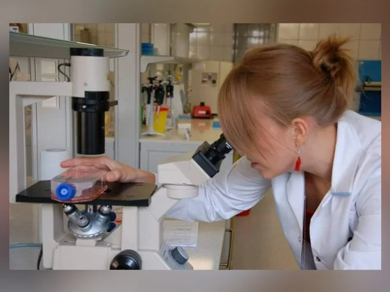 Zespół badawczy z NIO opracował zaawansowane modele komórkowe oparte na technologii biodruku 3D. Na zdj. dr Agata Kurzyk