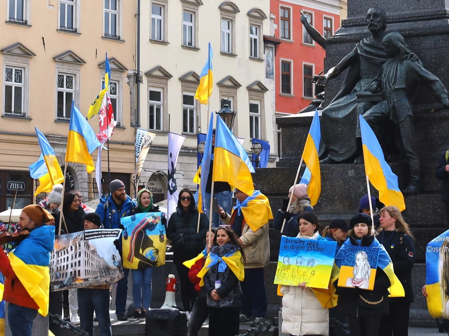 Prawie milion Ukraińców ma w Polsce ten status. Nowe zasady weszły w życie