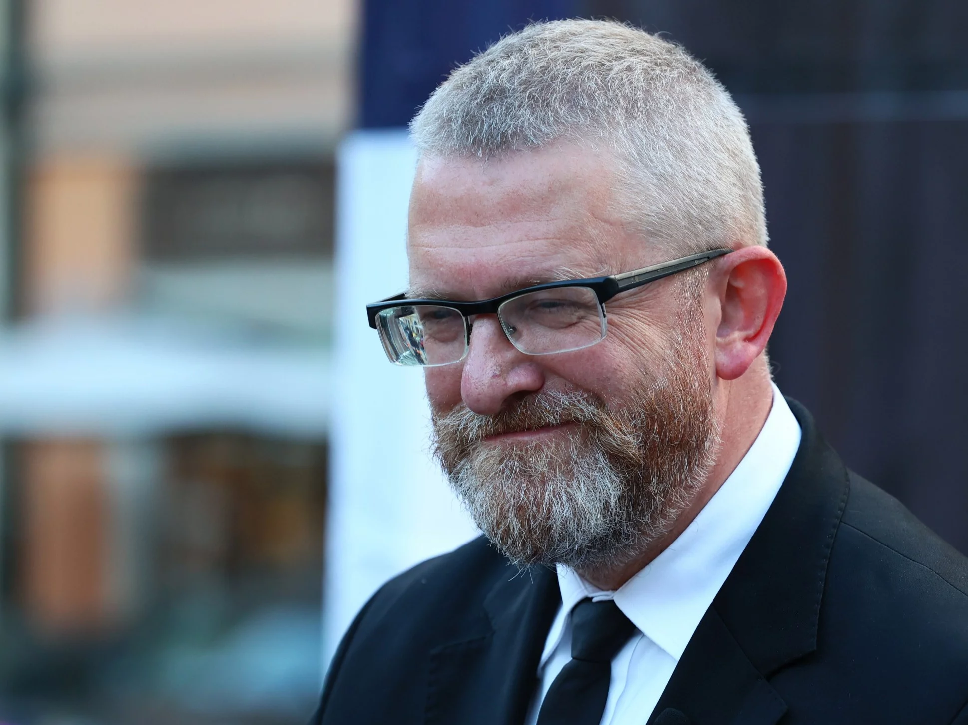 Sensacyjny wzrost partii Brauna w nowym sondażu. PiS daleko za KO