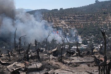 Obóz Moria zniszczony przez pożar