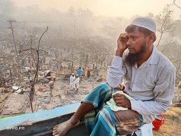 Obóz w Bangladeszu po pożarze