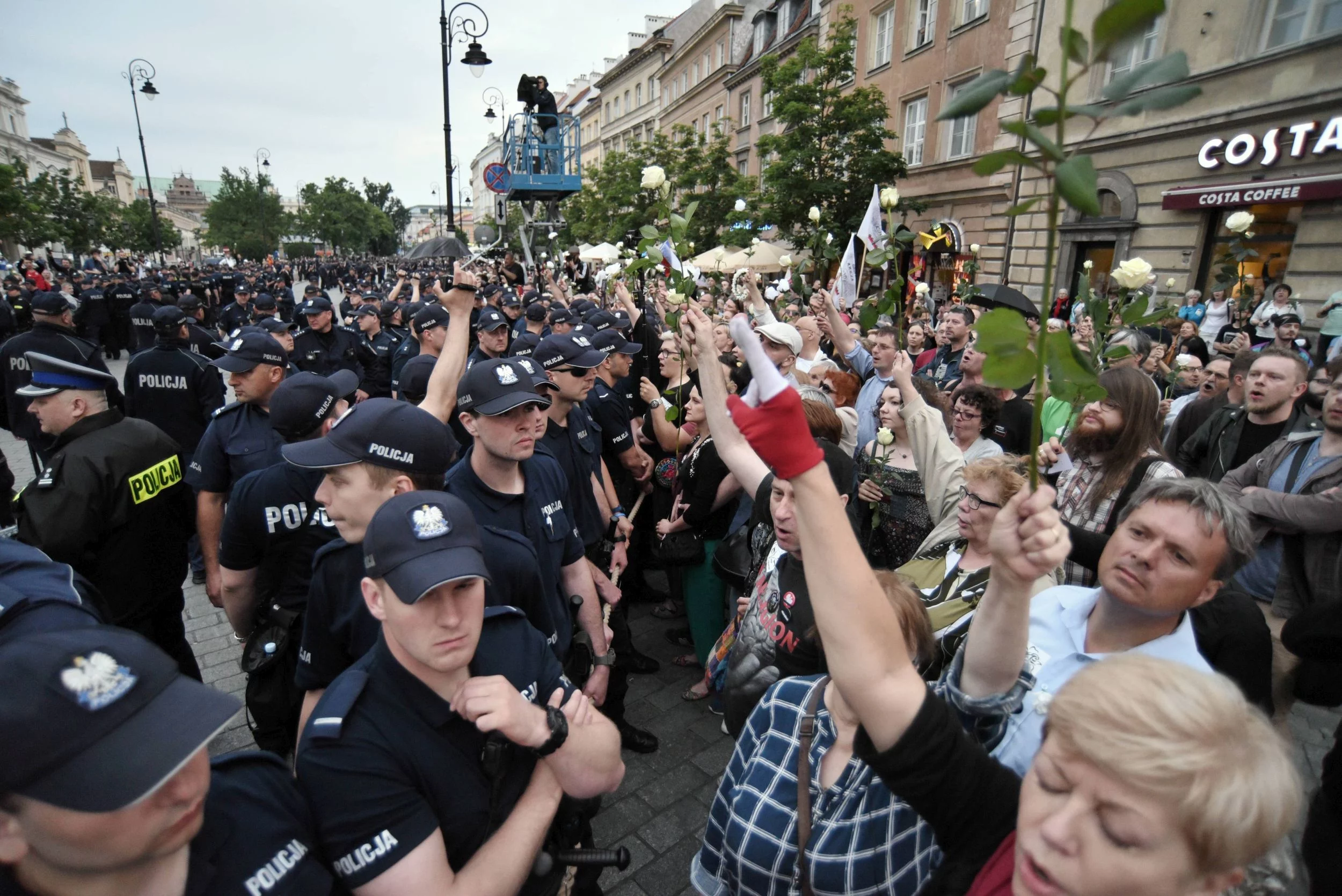 Obywatele RP podczas miesięcznicy 10 czerwca