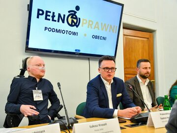 Od lewej: ekspert Instytutu Strategie2050 Łukasz Krasoń, przewodniczący Polski 2050 Szymon Hołownia oraz prezes PSL Władysław Kosiniak-Kamysz